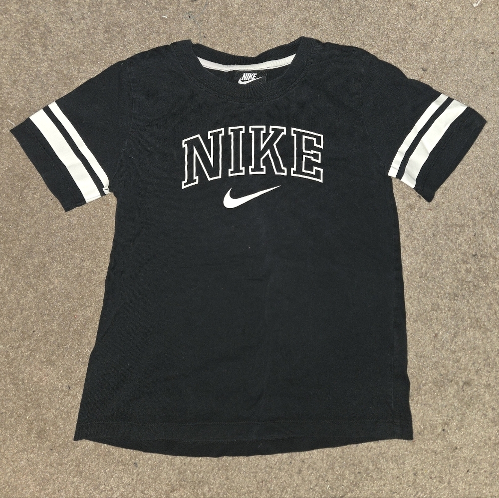 Nike Basic Tee